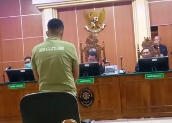 MENANG : Diding ketika mendengarkan putusan tingkat pertama (dok/adanu)