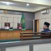 DAKWAAN : Alung duduk di kursi pesakitan PN Jambi sambil dengarkan kejahatan yang dia lakukan