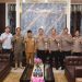 TANCAP GAS : Kapolresta Jambi Kombes Pol Ananto Herlambang didampingi Wakapolresta Jambi AKBP Nurhadiansyah bersama jajaran Pejabat Utama Polresta Jambi berfoto bersama Wali Kota Jambi Maulana