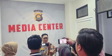 PEMERIKSAAN : Kabid Humas Polda Jambi Kombes Pol Erlan Munaji memberikan keterangan kepada awak media terkait perkembangan penyelidikan kasus kematian Brigadir E