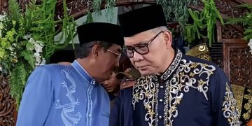 AKRAB : Syarif Fasha bersama Bupati Tanjung Jabung Barat Anwar Sadat saat menghadiri Sidang Paripurna Istimewa HUT Kabupaten Tanjab Barat