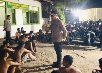 Kapolresta Jambi Kombes Pol Ananto Herlambang memberikan nasihat dan pembinaan kepada para pelajar yang diamankan dalam razia di kawasan eks Arena MTQ