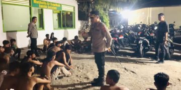 Kapolresta Jambi Kombes Pol Ananto Herlambang memberikan nasihat dan pembinaan kepada para pelajar yang diamankan dalam razia di kawasan eks Arena MTQ